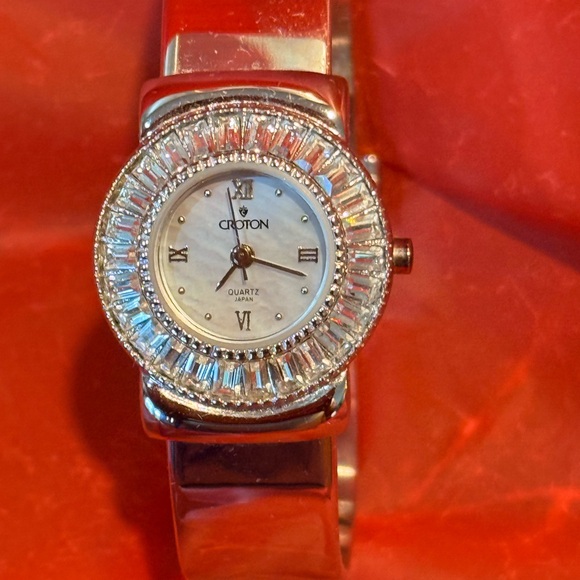 Croton Luxurious Silver Timepiece - Picture 7 of 10